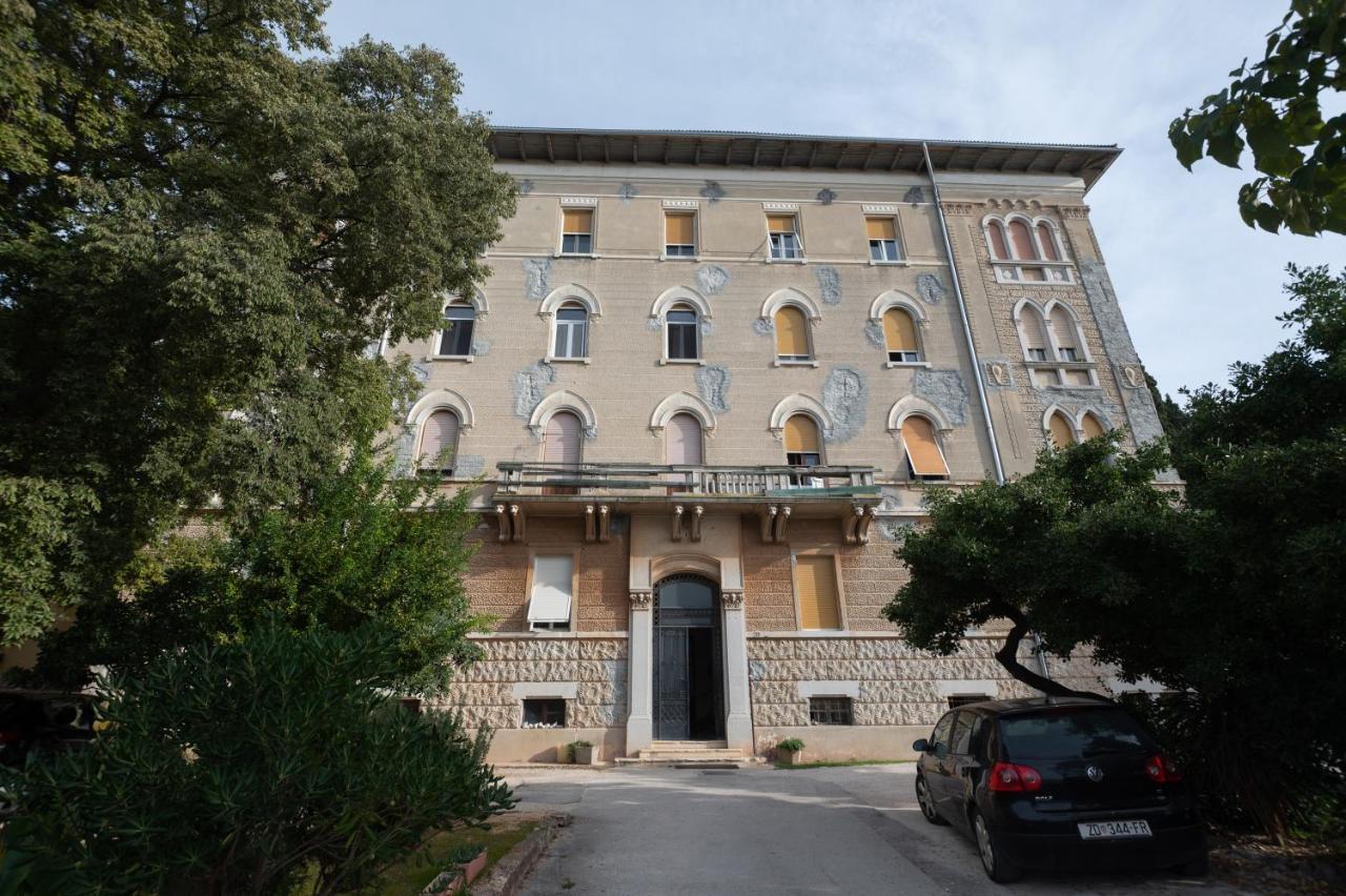Val Maistro Apartment Zara Esterno foto